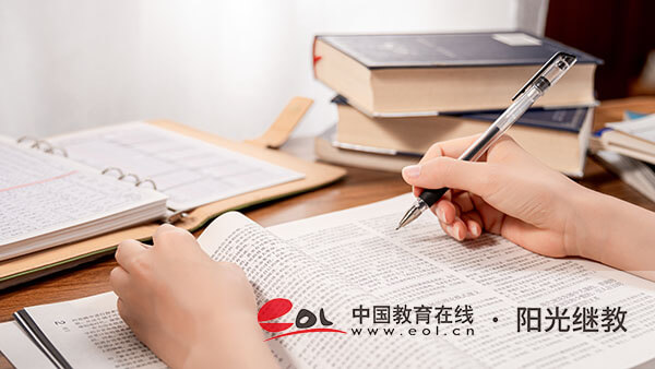 成人高考自己去學校報名可以嗎？需要哪些材料？