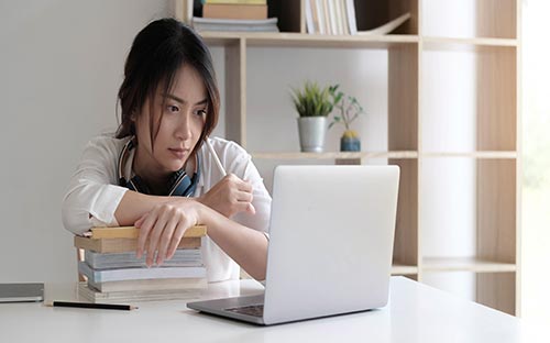 雅思寫作地道表達 | 給語言做“減法”