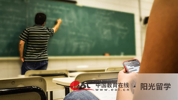 美國(guó)數(shù)據(jù)藝術(shù)專業(yè)本科留學(xué)費(fèi)用